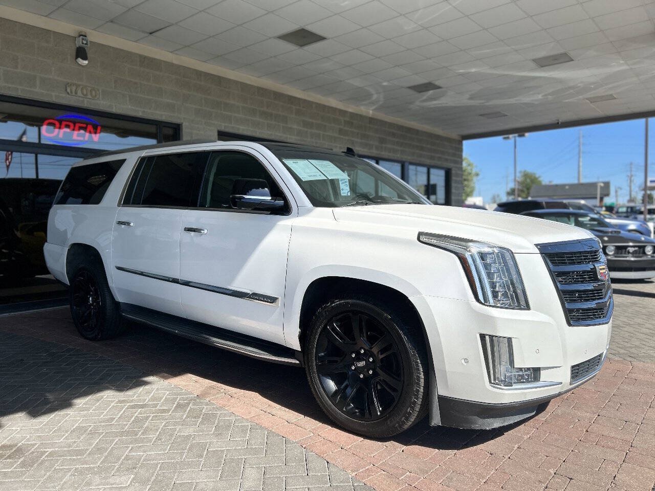 Used 2017 Cadillac Escalade ESV Luxury AWD/4WD image 22