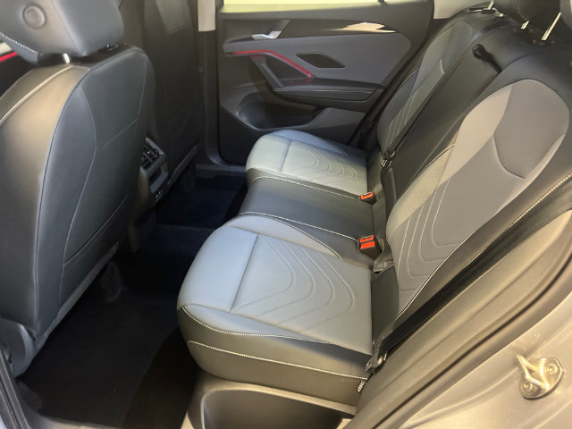 Certified 2025 Volkswagen Tiguan SE FWD image 17