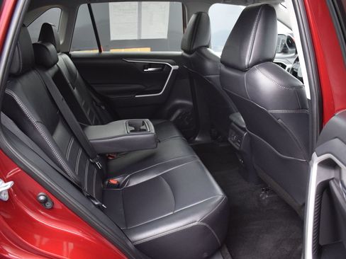 Used 2021 Toyota RAV4 XLE Premium AWD/4WD image 11