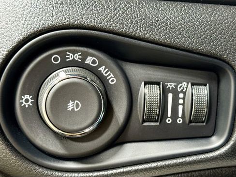 Used 2022 Jeep Renegade Altitude w/ Convenience Group image 12