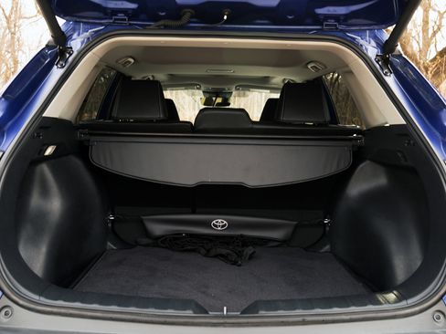 Used 2024 Toyota Corolla Cross XLE image 42