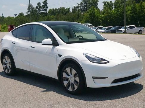 Used 2021 Tesla Model Y Long Range image 3