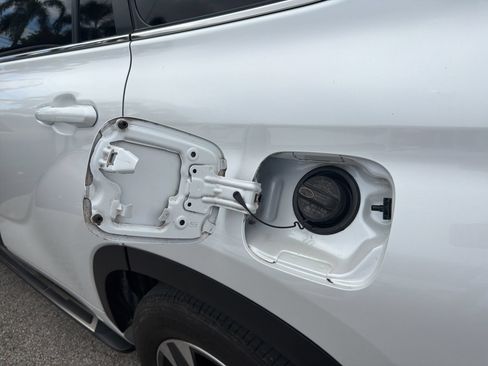 Used 2024 Toyota Highlander XLE FWD image 24