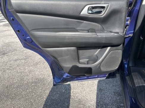 Used 2020 Nissan Pathfinder SL w/ Cargo Package image 32