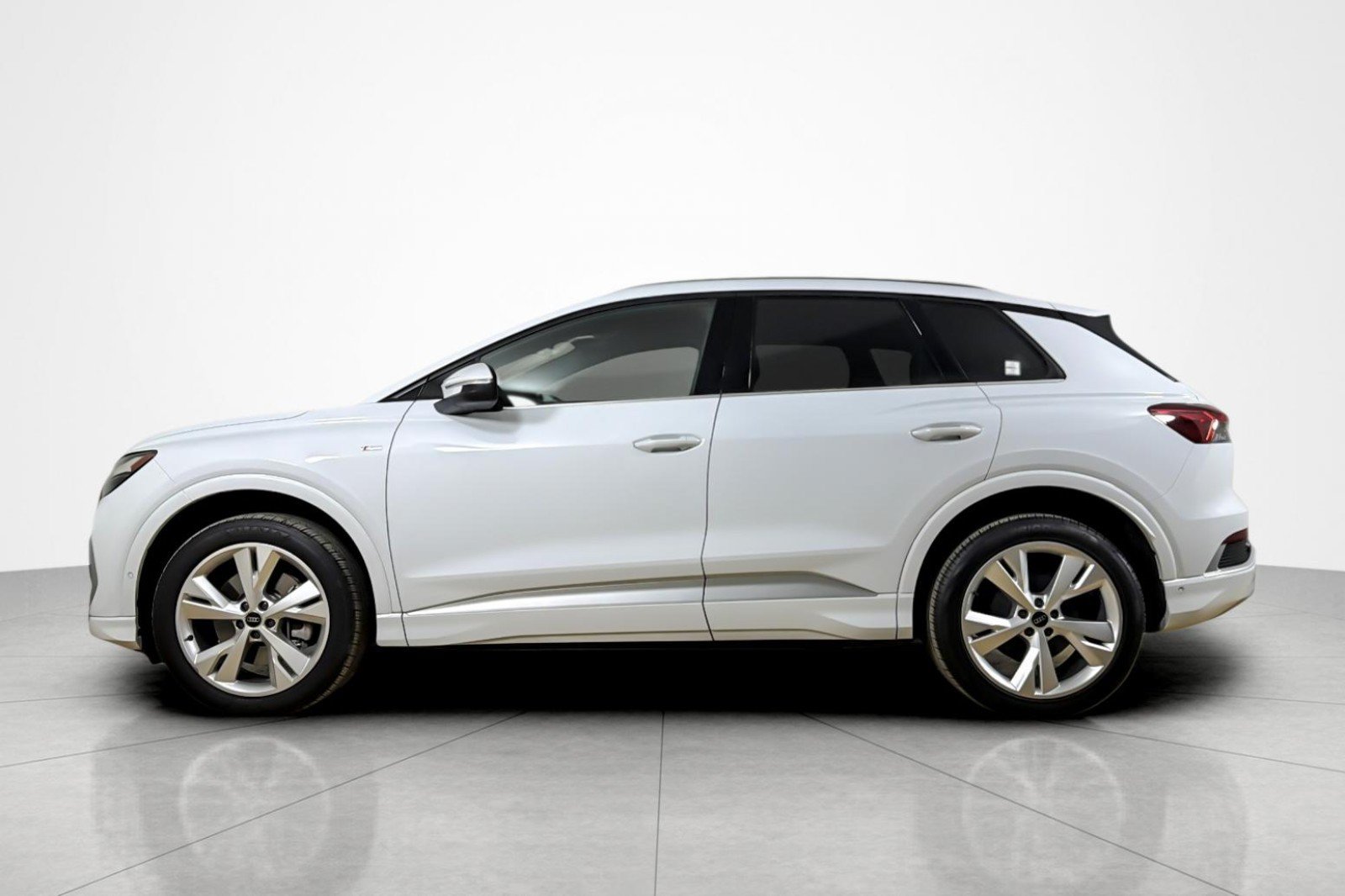 Certified 2023 Audi Q4 e-tron Premium Plus w/ Premium Plus AWD/4WD image 2