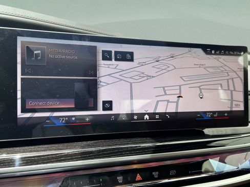 Used 2025 BMW 740i w/ Premium Package image 15