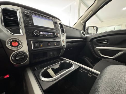 Used 2018 Nissan Titan SV w/ SV Convenience Package AWD/4WD image 30