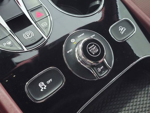 Used 2020 Bentley Bentayga image 36