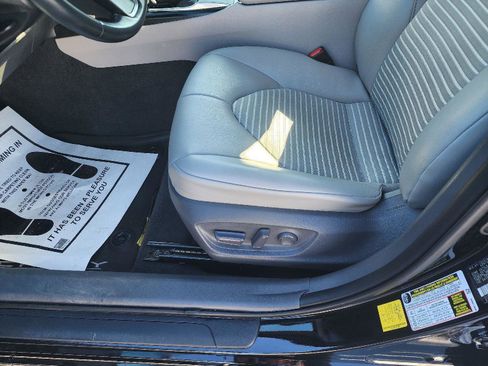 Used 2020 Toyota Camry SE image 18