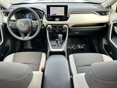 Used 2025 Toyota RAV4 XLE image 22