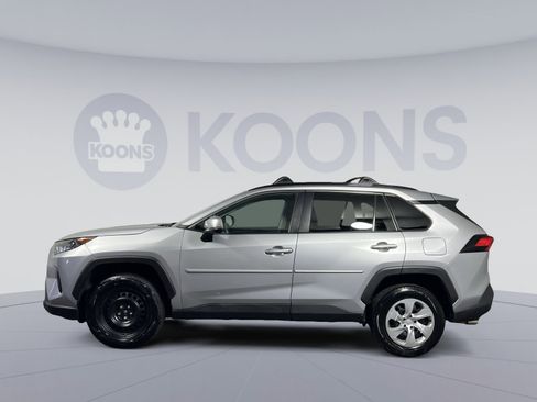 Used 2021 Toyota RAV4 LE image 2