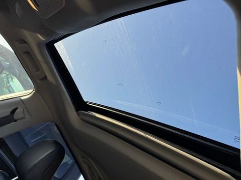 Used 2023 Toyota Highlander XLE AWD/4WD image 6