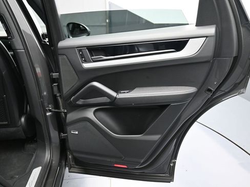 Certified 2025 Porsche Cayenne image 25