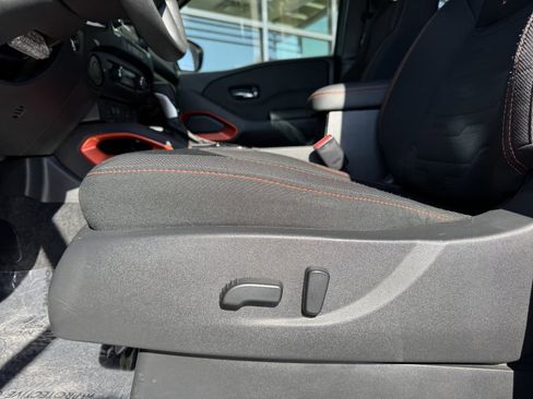 Used 2024 Nissan Frontier Pro-X w/ Pro Convenience Package image 28