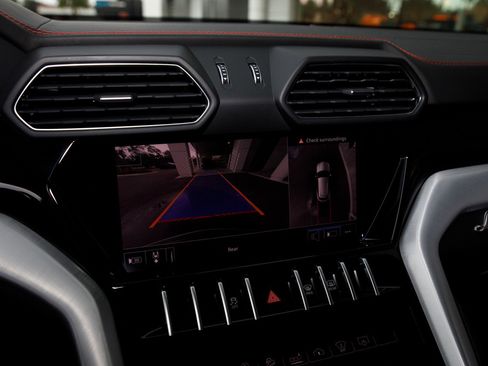 Used 2020 Lamborghini Urus image 27