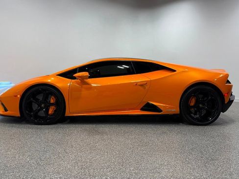 Used 2021 Lamborghini Huracan EVO image 22