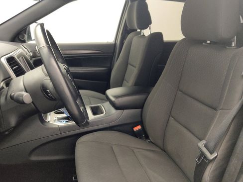 Used 2018 Jeep Grand Cherokee Laredo image 17