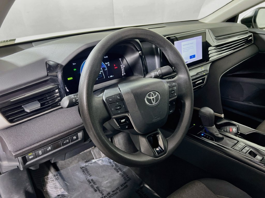 Certified 2025 Toyota Camry LE FWD image 9