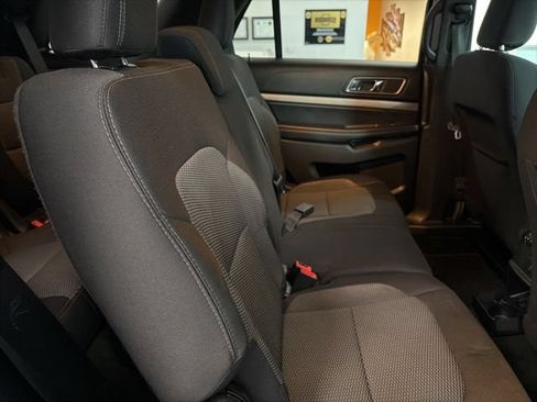 Used 2018 Ford Explorer XLT AWD/4WD image 23