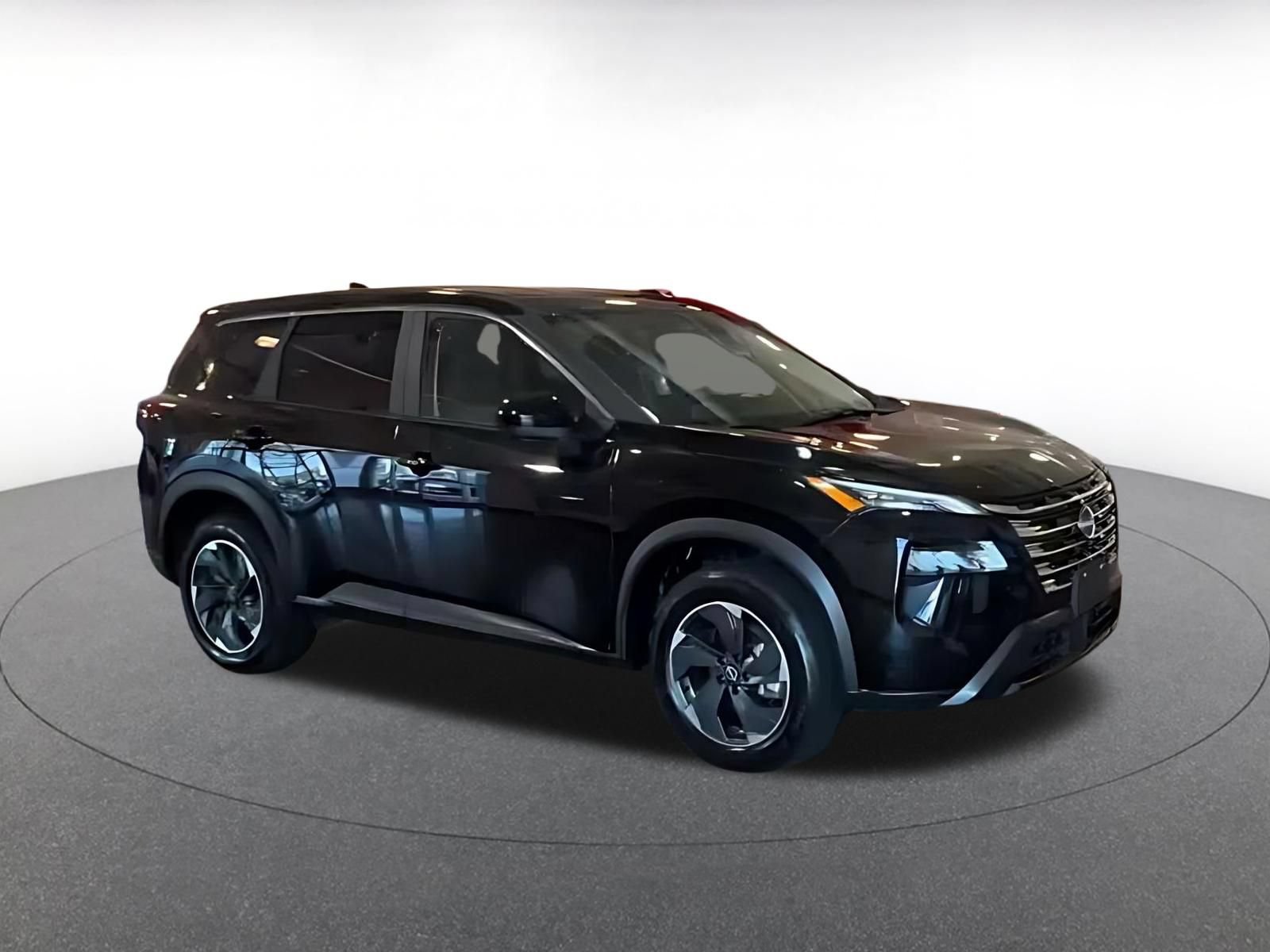 Used 2025 Nissan Rogue SV FWD image 2