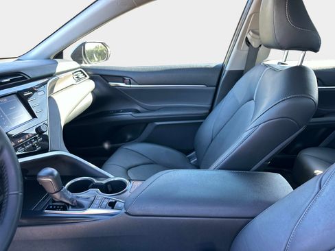 Used 2018 Toyota Camry XSE image 18