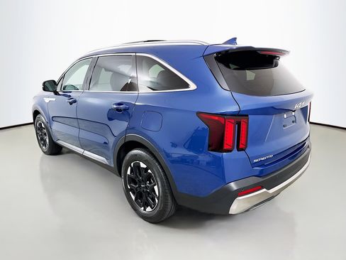 Used 2025 Kia Sorento S w/ Panoramic Sunroof Package FWD image 5