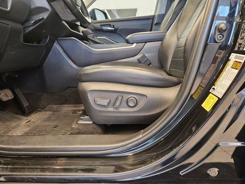 Used 2023 Toyota Highlander XLE AWD/4WD image 15