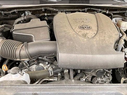 Used 2022 Toyota Tacoma Limited image 31