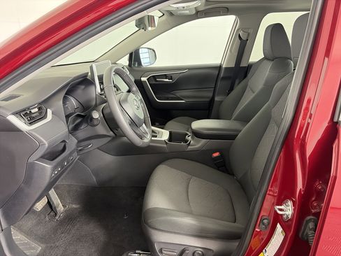 Used 2023 Toyota RAV4 XLE w/ Convenience Package image 6
