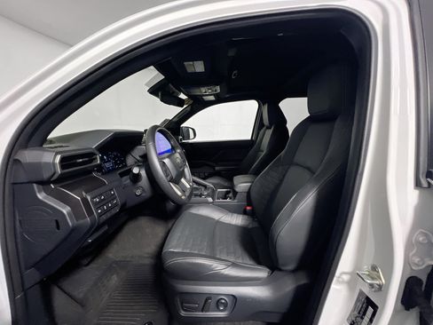 Used 2025 Toyota 4Runner TRD Off-Road Premium AWD/4WD image 14