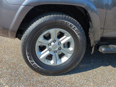 Used 2018 Toyota 4Runner SR5 Premium image 10