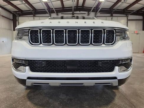 Used 2025 Jeep Wagoneer Series II w/ 8-Passenger Seating Package AWD/4WD image 9