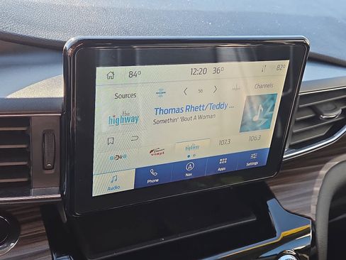 Used 2022 Ford Explorer Limited w/ Equipment Group 301A image 18