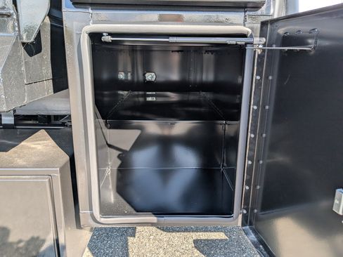 New 2025 Ford F550 4x4 Crew Cab image 12