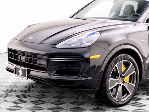 Used 2022 Porsche Cayenne Turbo S AWD/4WD image 34