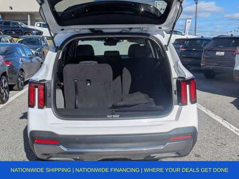 Used 2025 Kia Sorento S image 6