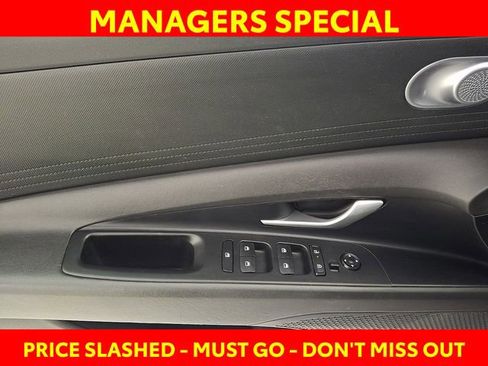 Certified 2024 Hyundai Elantra SEL image 14