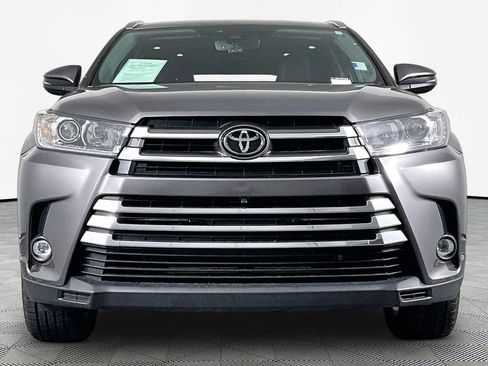 Used 2019 Toyota Highlander Limited FWD image 2