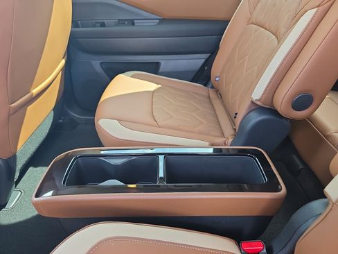 New 2026 Nissan Pathfinder Platinum FWD image 9