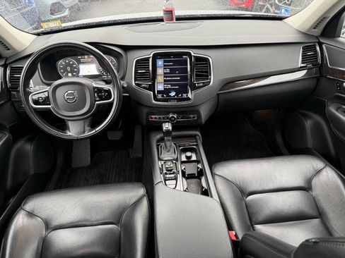 Used 2018 Volvo XC90 T6 Momentum w/ Convenience Package image 16