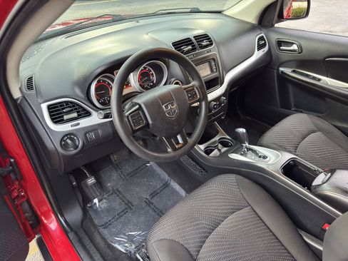 Used 2020 Dodge Journey SE w/ Blacktop Package FWD image 17