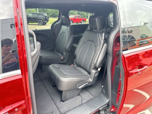 New 2026 Chrysler Pacifica Select image 24