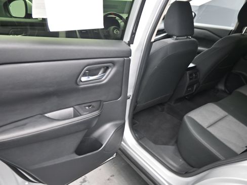 Certified 2024 Nissan Rogue SV AWD/4WD image 17