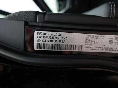 New 2025 Jeep Grand Cherokee Laredo image 32