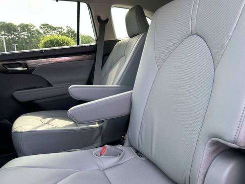 New 2026 Toyota Highlander Limited AWD/4WD image 18