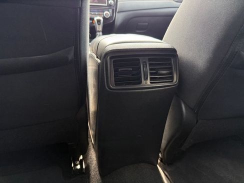 Used 2019 Nissan Rogue SV w/ Premium Package FWD image 24