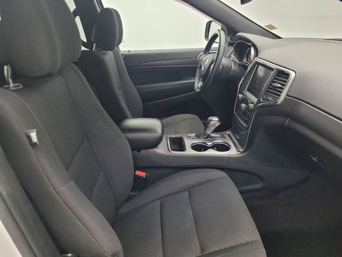 Used 2018 Jeep Grand Cherokee Laredo image 21