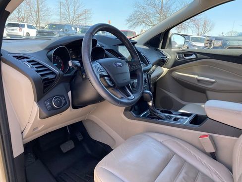 Used 2017 Ford Escape Titanium image 9