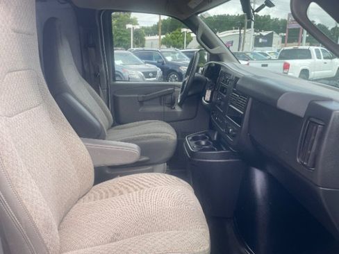 Used 2021 Chevrolet Express 3500 w/ Driver Convenience Package RWD image 16