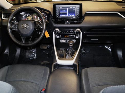 Used 2021 Toyota RAV4 LE image 16
